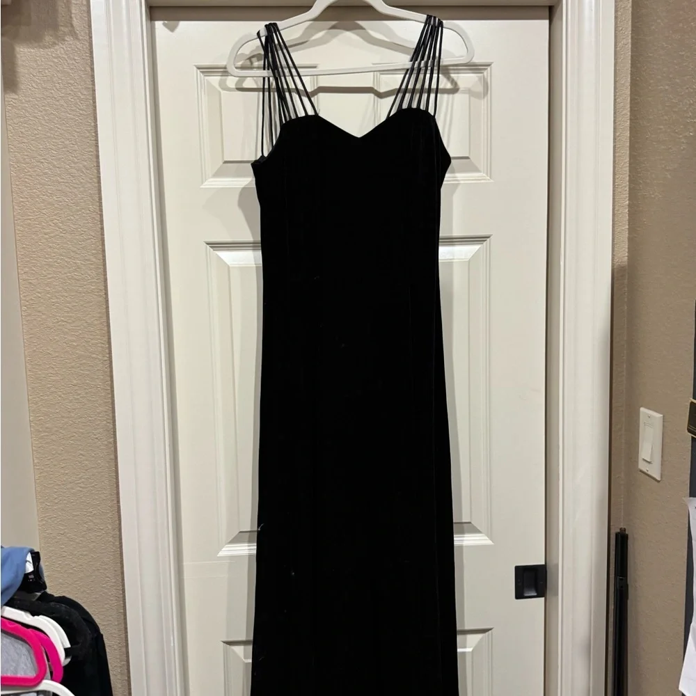 Vintage Chic Black Velvet Maxi Dress w Sheer the Shoulder Scarf. AlmostThyme - Picture 2 of 7